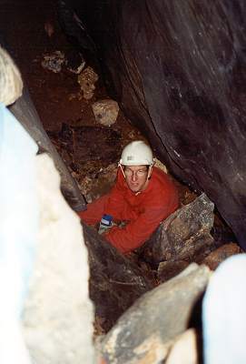 Greg digging in Stroomwater keyhole[Smoser]